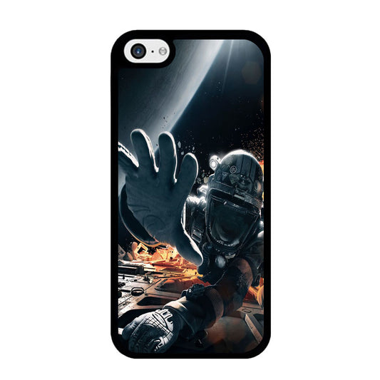 Astronaut Prone From Spacecraft iPhone 5 | 5s Case - Ezzystore