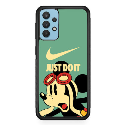 Nike Mickey Shocked Momment Samsung Galaxy A32 Case